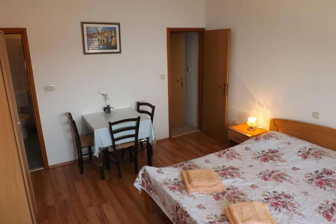 Bupic- Close To Old With Free Parking Apartment